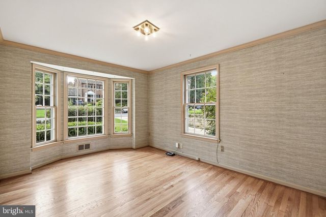 6460 32ND ST NW, Washington, DC 20015