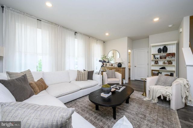 7 FOUNDRY BLVD, Mount Holly, NJ 08060