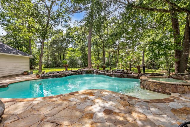 10419 Clubhouse Circle, Magnolia, TX 77354