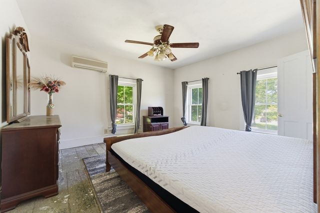 211 Village St, Medway, MA 02053