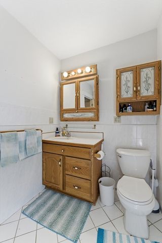 211 Village St, Medway, MA 02053