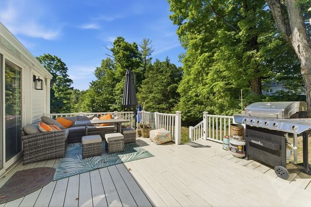 211 Village St, Medway, MA 02053