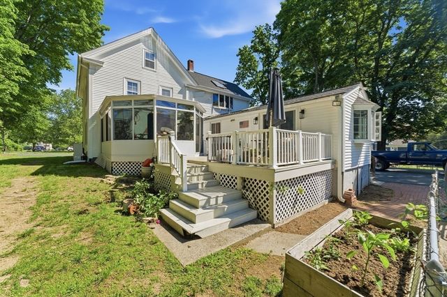 211 Village St, Medway, MA 02053