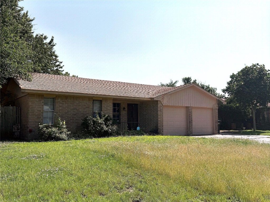 1044 NW 8th Street, Moore, OK 73160