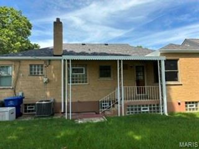 5444 Sunshine Drive, St Louis, MO 63109