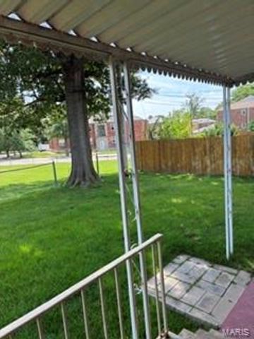 5444 Sunshine Drive, St Louis, MO 63109