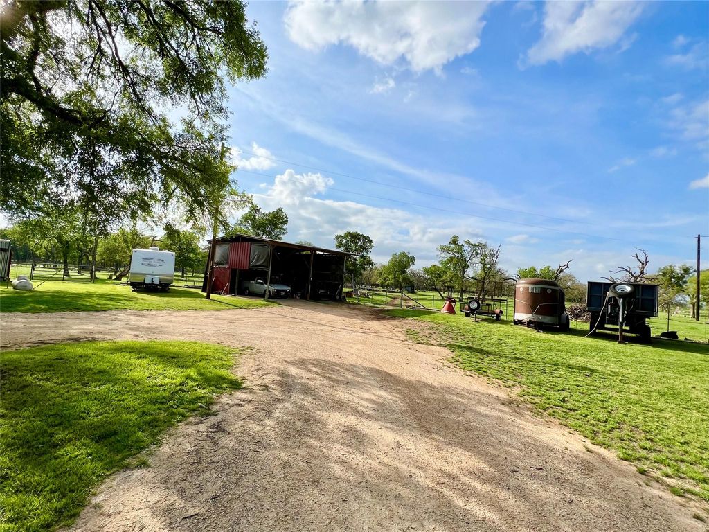 2700 County Road 305, Jarrell, TX 76537