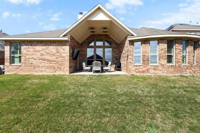 6116 Falls Lake Road, Fort Worth, TX 76179
