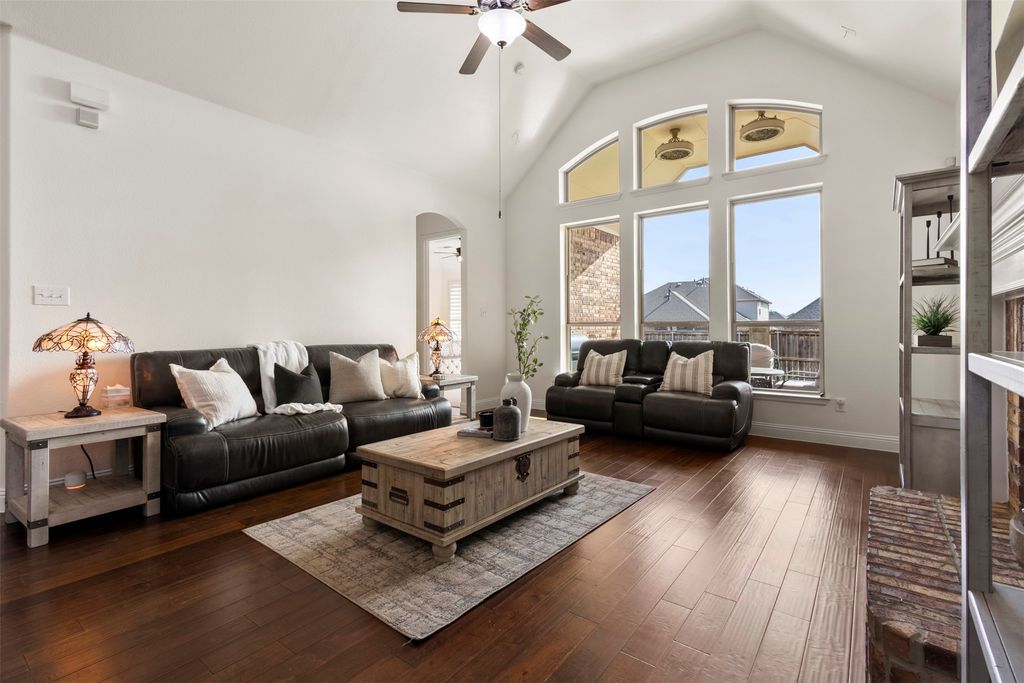 6116 Falls Lake Road, Fort Worth, TX 76179