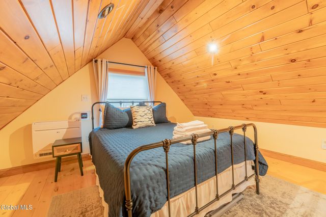 126 Lakeview Lane, Mayfield, NY 12117