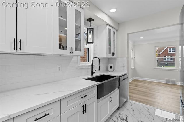 4364 Somerset, Detroit, MI 48224