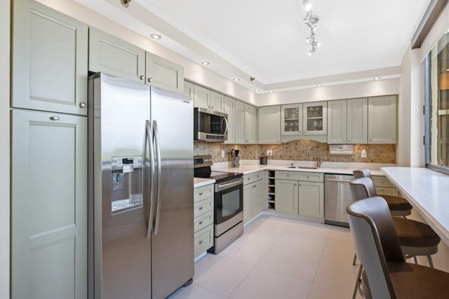 2300 NE 33rd Avenue 502, Fort Lauderdale, FL 33305