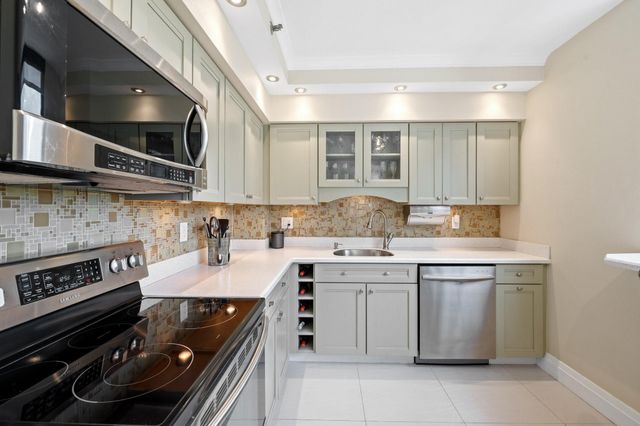 2300 NE 33rd Avenue 502, Fort Lauderdale, FL 33305