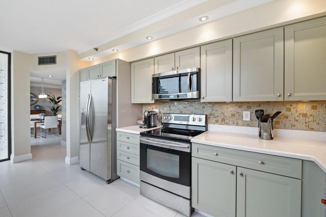 2300 NE 33rd Avenue 502, Fort Lauderdale, FL 33305