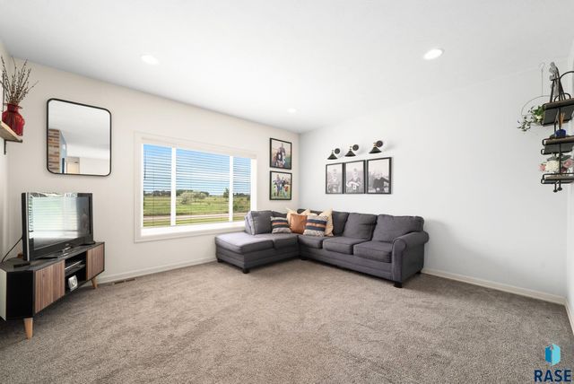 27186 Willow View Cir Circle, Harrisburg, SD 57032