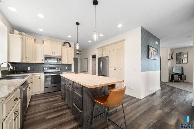 27186 Willow View Cir Circle, Harrisburg, SD 57032