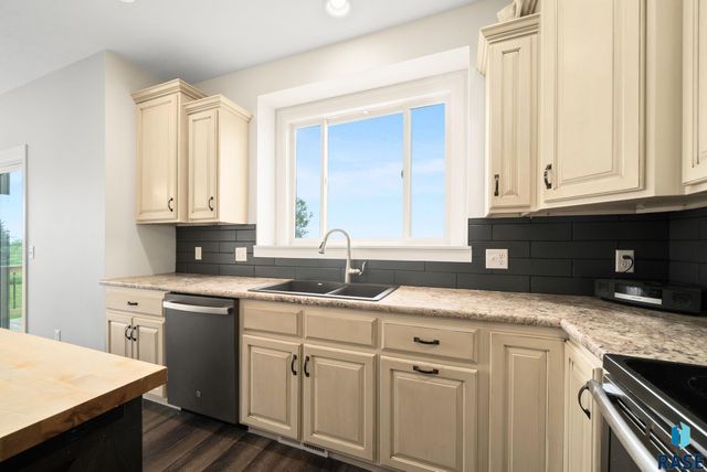 27186 Willow View Cir Circle, Harrisburg, SD 57032