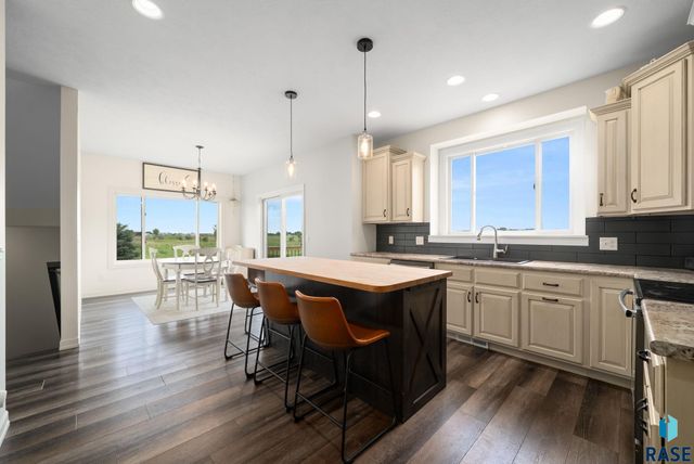 27186 Willow View Cir Circle, Harrisburg, SD 57032