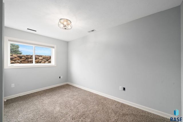 27186 Willow View Cir Circle, Harrisburg, SD 57032