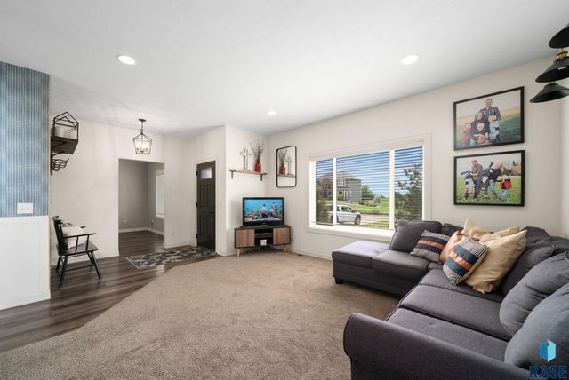 27186 Willow View Cir Circle, Harrisburg, SD 57032