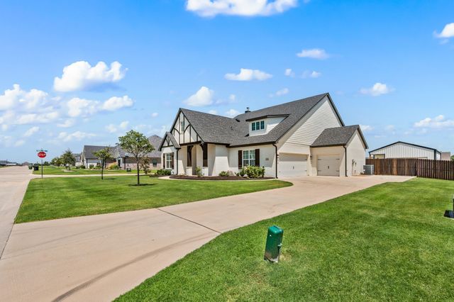 8908 Lazy Oak Drive, Justin, TX 76247