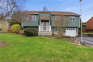77 Valley View Drive, Cranston, RI 02921