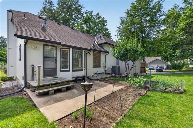 1912 NW 9th Street Court, Blue Springs, MO 64015