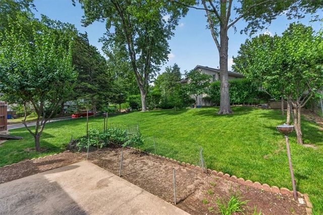 1912 NW 9th Street Court, Blue Springs, MO 64015