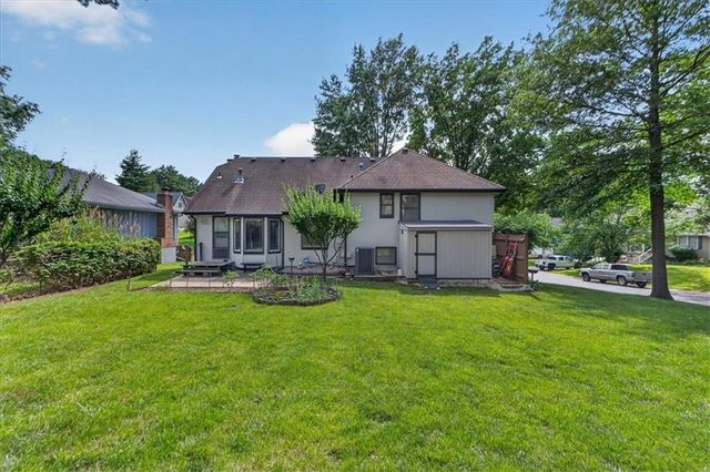 1912 NW 9th Street Court, Blue Springs, MO 64015