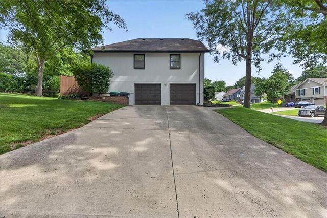 1912 NW 9th Street Court, Blue Springs, MO 64015