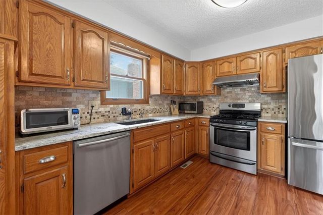 1912 NW 9th Street Court, Blue Springs, MO 64015
