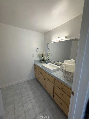 9660 Vanalden, Northridge, CA 91324