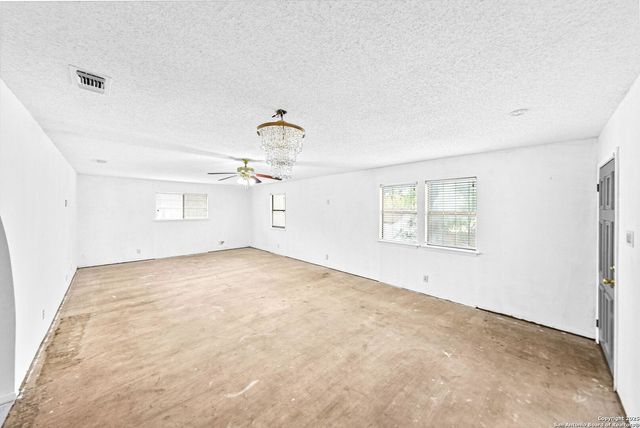 2815 Big Horn Dr, San Antonio, TX 78228