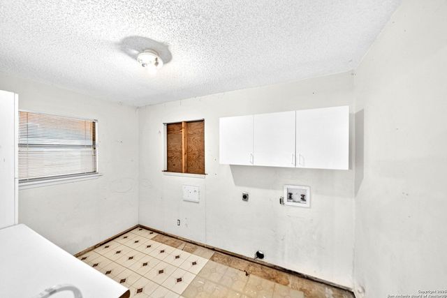 2815 Big Horn Dr, San Antonio, TX 78228