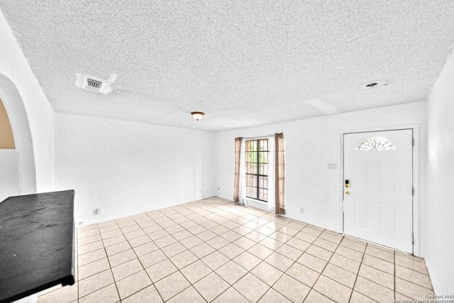 2815 Big Horn Dr, San Antonio, TX 78228