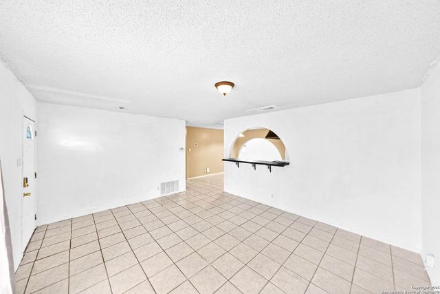 2815 Big Horn Dr, San Antonio, TX 78228