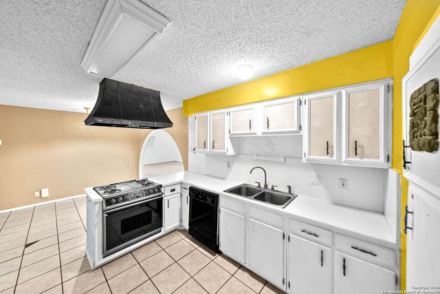 2815 Big Horn Dr, San Antonio, TX 78228