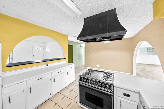 2815 Big Horn Dr, San Antonio, TX 78228