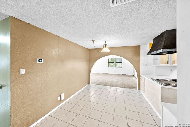 2815 Big Horn Dr, San Antonio, TX 78228