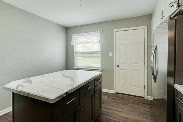 900 N 4TH STREET, Iowa Park, TX 76367