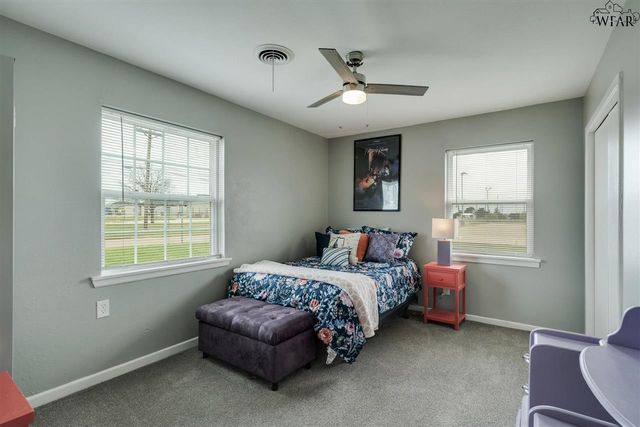 900 N 4TH STREET, Iowa Park, TX 76367