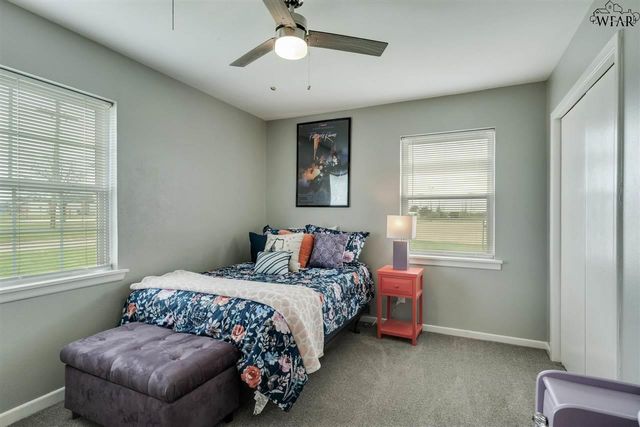 900 N 4TH STREET, Iowa Park, TX 76367