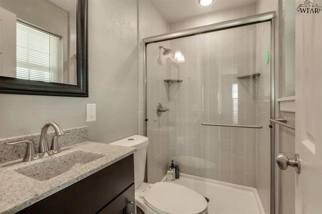 900 N 4TH STREET, Iowa Park, TX 76367