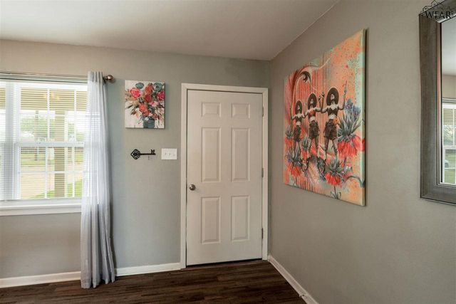 900 N 4TH STREET, Iowa Park, TX 76367