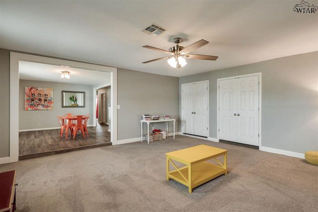 900 N 4TH STREET, Iowa Park, TX 76367