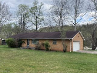 34 Chris Street, Belpre, OH 45714