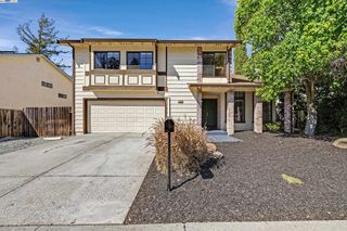 2555 Pine St, Martinez, CA 94553