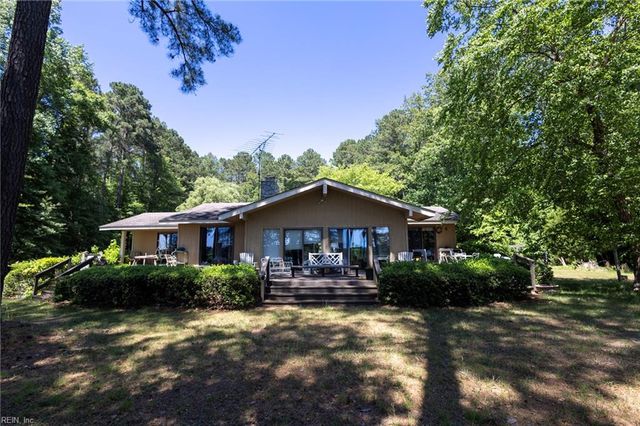 456 Ridge RD, Hartfield, VA 23071