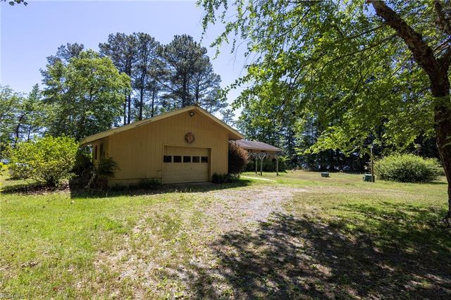 456 Ridge RD, Hartfield, VA 23071