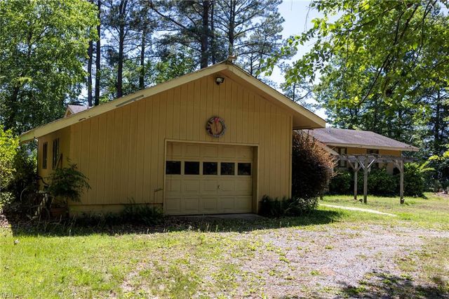 456 Ridge RD, Hartfield, VA 23071